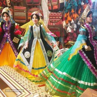 فروش عروسک با لباس سنتی 