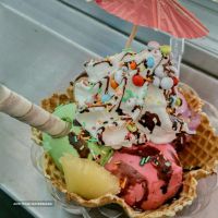 بستنی فروشی در میدان جمهوری اسلامی 
