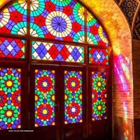تولید شیشه رنگی سنتی در اصفهان