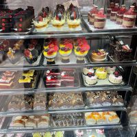 شیرینی فروش در خیابان سپه سالار 
