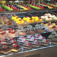 فروش شیرینی های دانمارکی در خیابان جی