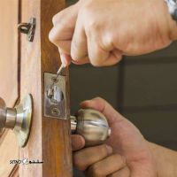 کلیدسازی / بازکردن قفل درب منزل به صورت شبانه روزی 