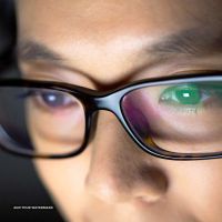 using-anti-glare-glasses