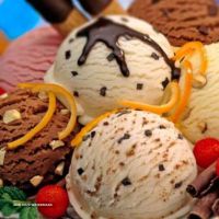 بستنی فروشی در خیابان رباط سوم