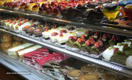 شیرینی فروشی در خیابان مسجد سید