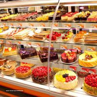 فروش انواع شیرینی ، کیک ، دسر با بهترین قیمت و کیفیت در اصفهان