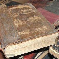 صحافی و مرمت کتاب های قدیمی در اصفهان