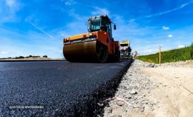 آسفالت کوچه و خیابان با غلطک در اصفهان