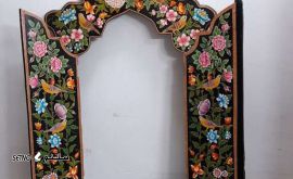 قاب آینه درب دار چوبی نقاشی شده کار دست