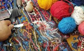 رفوگری فرش دستباف در اصفهان / ریشه کشی قالی دستباف در خیابان سروش
