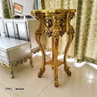 میز کنار سالن کلاسیک